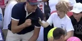 开云体育入口-波兰百万富翁，美网观赛当众抢小孩帽子，还扬言：手慢无？